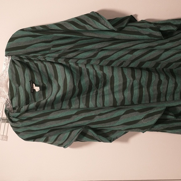 Shawl-like topper/duster in One-size-fits-most - Picture 4 of 7